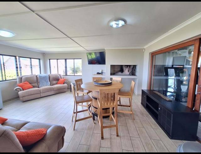 5 BEDROOM HOUSE FOR SALE IN DANA BAY